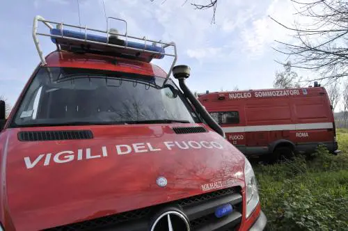 Bambino di dieci anni muore mentre fa il bagno: recuperato il corpo