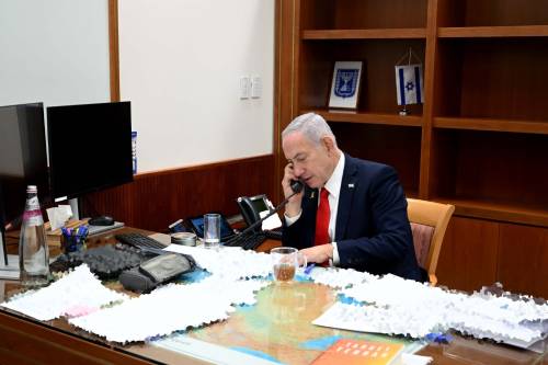 Quel dettaglio nascosto nella foto di Netanyahu nel bunker