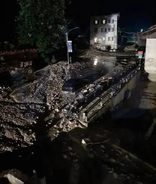 Maltempo, frana investe il Cadore: persone intrappolate nelle case