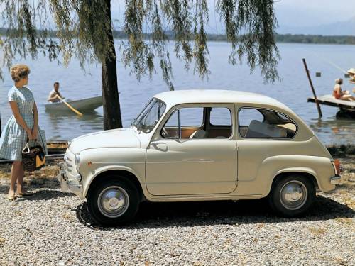 https://img.ilgcdn.com/sites/default/files/styles/md/public/foto/2025/06/16/1750063738-fiat-600-d-3.jpg?_=1750063738