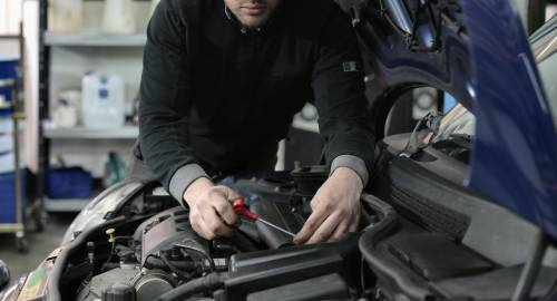 https://img.ilgcdn.com/sites/default/files/styles/md/public/foto/2025/06/16/1750078064-controlli-auto.jpg?_=1750078064