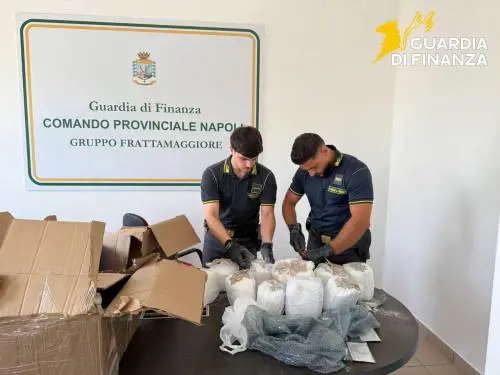 Napoli, sequestrati 100 kg di ketamina nascosta in pacchi pasta diretti a Los Angeles
