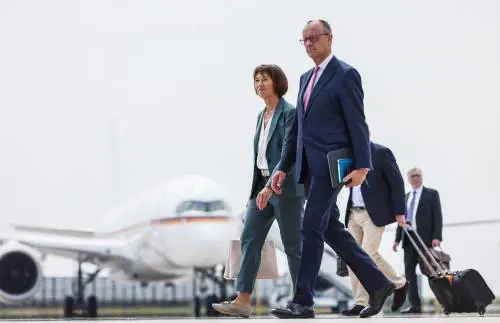 Al G7 debutta Charlotte Merz: la moglie del cancelliere tedesco discreta e determinante