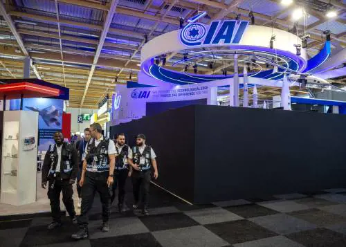 Stand israeliani oscurati al Salone aeronautico di Parigi. Ira di Tel Aviv: “Scandaloso”