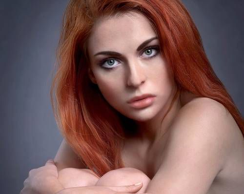 Capelli, come ottenere un liscio naturale ed effetto lucente a 50 anni senza piastra o phon