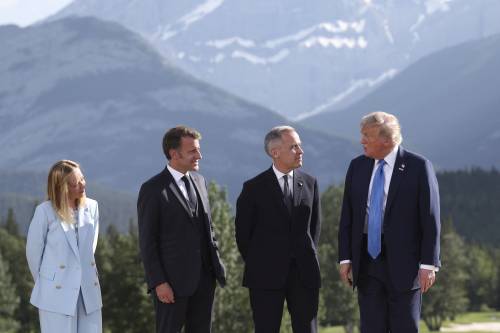 Iran, Trump firma la de-escalation. Poi la polemica con Macron: "Lascio il G7, ma non è come dice lui" | La diretta
