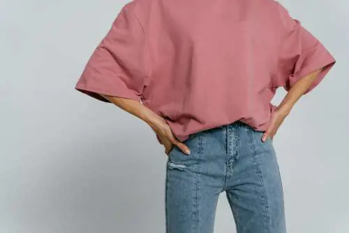 Jeans a vita alta, i modelli per le over 50 e come indossarli