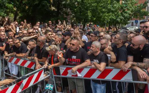 Inchiesta ultras, Curva Sud in presidio a San Vittore: “Non siamo un’associazione”
