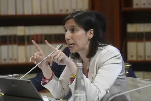 Sondaggi, il dato che sorprende tutti: cosa succede al centrodestra e al Pd
