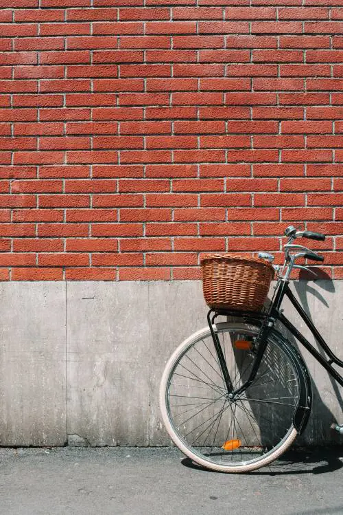Dal Touring in bicicletta un viaggio lento in città