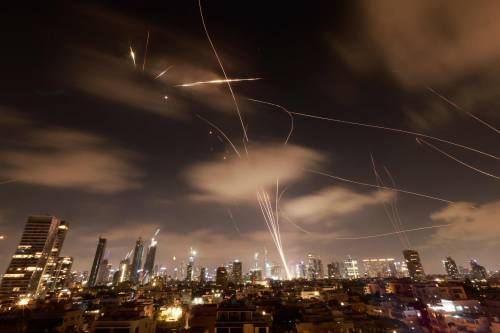 Non tutte le bombe sono uguali: perché i raid di Israele sono diversi da quelli iraniani