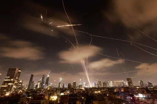 Non tutte le bombe sono uguali: perché i raid di Israele sono diversi da quelli iraniani