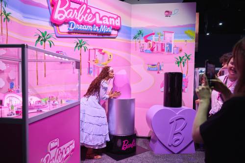 Se Barbie ti risponde non sei impazzito: è l'AI