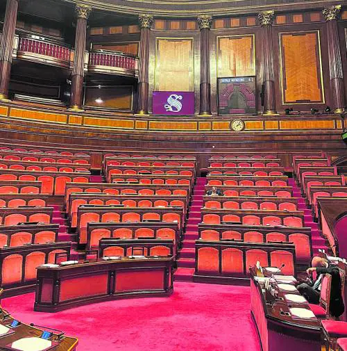 Carriere separate, la sinistra fa muro ma resta sola in aula