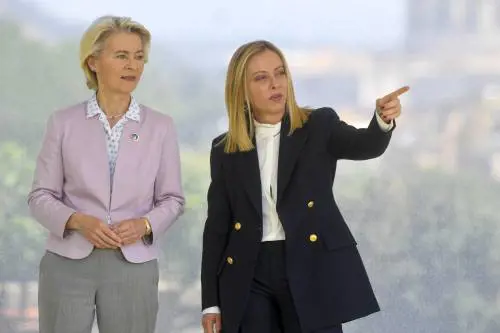 Da sinistra Ursula von der Leyen e Giorgia Meloni