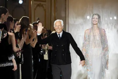 Giorgio Armani in convalescenza dopo un ricovero. Sarà assente alle sfilate