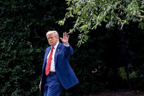 https://img.ilgcdn.com/sites/default/files/styles/md/public/foto/2025/06/21/1750506573-donald-trump.jpeg?_=1750506573