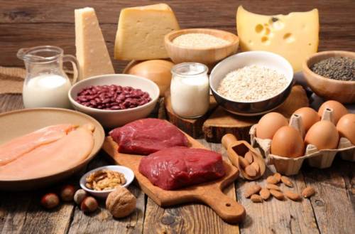 Dieta, 5 alimenti (economici) che dovresti mangiare per aumentare l'apporto proteico