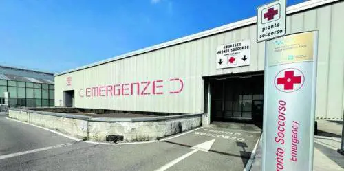 Cade in piscina: bimbo di 4 anni in fin di vita. Era sfuggito al controllo dei genitori