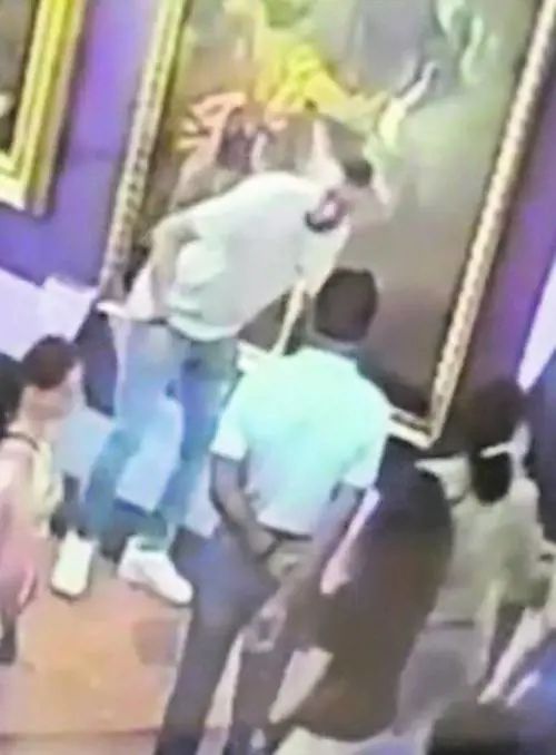Danni da selfie, la stretta degli Uffizi