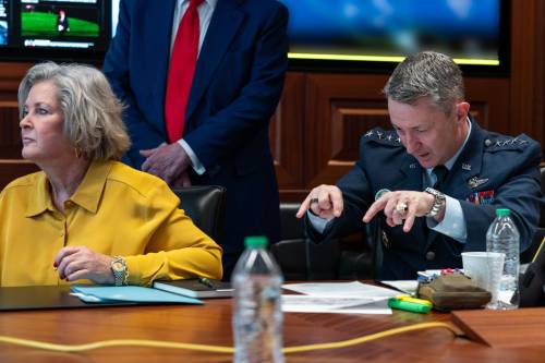 Trump e i suoi nella situation room per l'attacco all'Iran