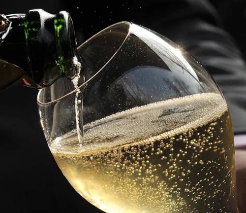 Champagne, il corso online ora parla italiano