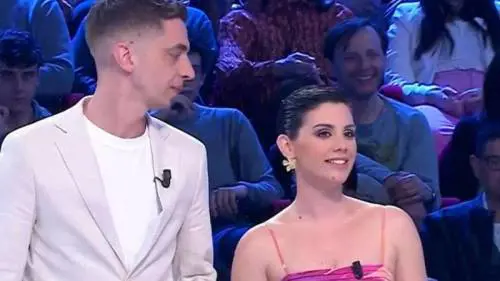 “Non dimenticherò”. Amadeus ricorda la pacchista di 29 anni malata di cancro 