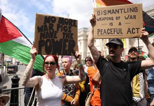 Londra mette al bando Palestine Action: proteste contro la stretta antiterrorismo