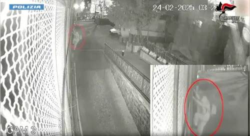 Appicca incendi al commissariato e alla caserma: il video incastra l'egiziano