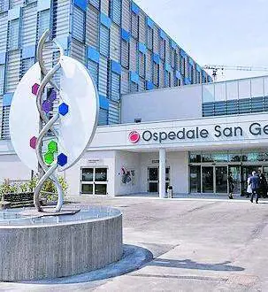 Separate due gemelline siamesi: sopravvive una delle bimbe