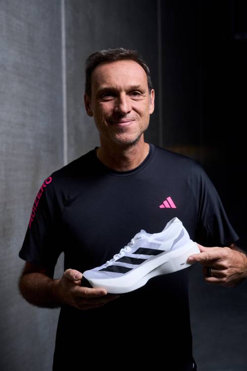 https://img.ilgcdn.com/sites/default/files/styles/md/public/foto/2025/06/24/1750783096-2023-08-31-adizero-ler3884-1-min.jpg?_=1750783096