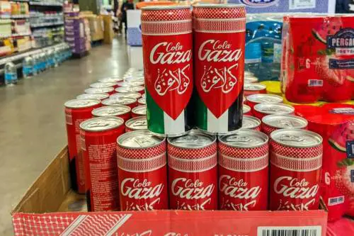 La Coop si schiera con i palestinesi: toglie i prodotti israeliani e vende la "Gaza Cola"