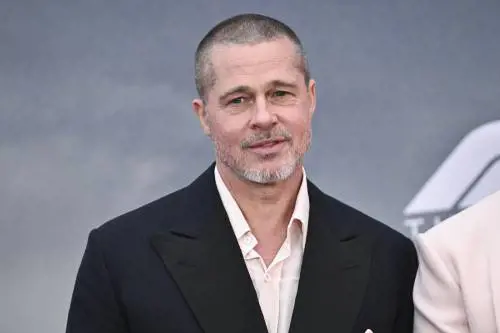 Brad Pitt, il baratro dopo il divorzio da Angelina Jolie: "Ero in ginocchio, bevevo e fumavo marijuana"
