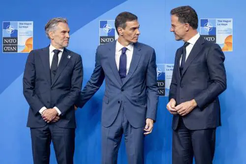 La Spagna si sfila. Trump: "Pagheranno"