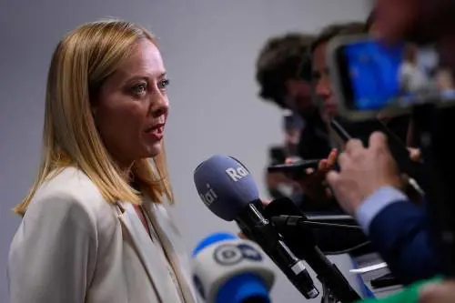 Meloni: "Spesa militare necessaria, ma nemmeno un euro verrà tolto alle priorità degli italiani"