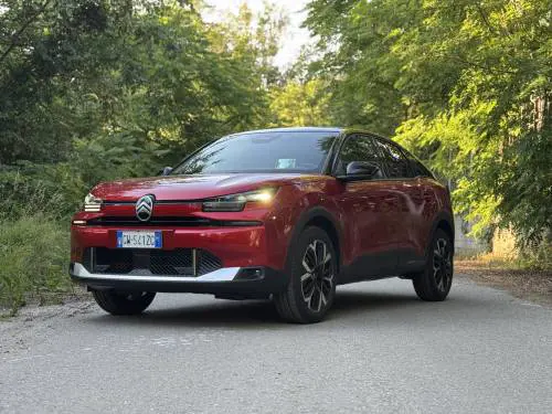 Citroen C4 ibrida: comfort e fluidità per la nuova compatta a benzina-elettrico