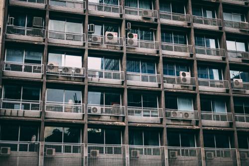 Lavori urgenti in condominio: come e quando si decide senza assemblea