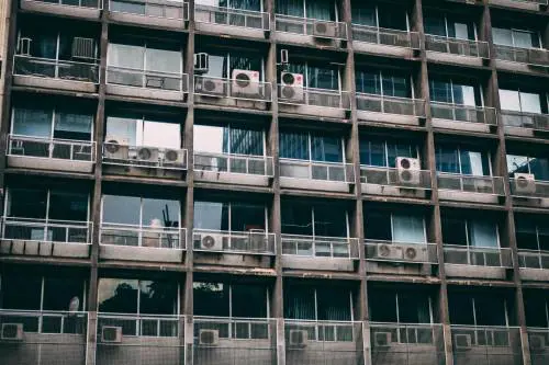 Lavori urgenti in condominio: come e quando si decide senza assemblea