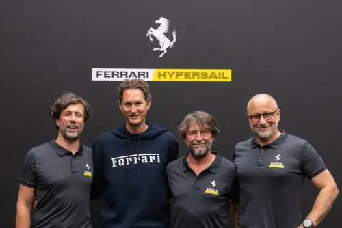 Una barca stile America’s Cup capace di fare 1000 miglia al giorno