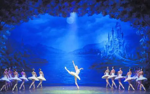 Il Castello si immerge nel "Lago dei cigni"