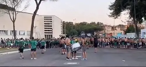 Ultrà marocchini occupano uno stadio: il raduno abusivo dei tifosi del Raja Casablanca