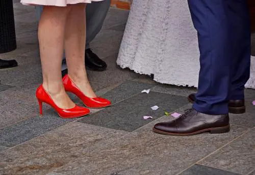 Over, le scarpe più adatte per un matrimonio d'estate: idee per lei e lui