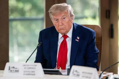 Trump: "L'aumento dei dazi dal 9 luglio potrebbe essere rinviato". E poi annuncia l’accordo con la Cina