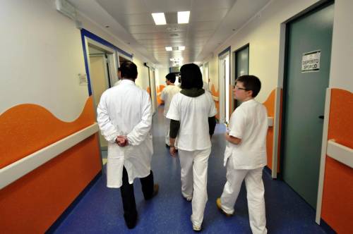 https://img.ilgcdn.com/sites/default/files/styles/md/public/foto/2025/06/26/Medici_ospedale_Fg_3-2-460019670.jpg?_=1750946403