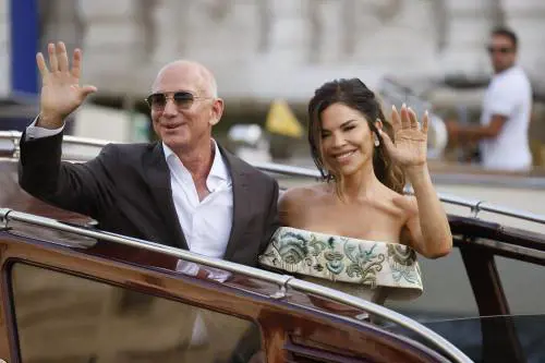 Bezos-Sanchez, oggi lo scambio degli anelli