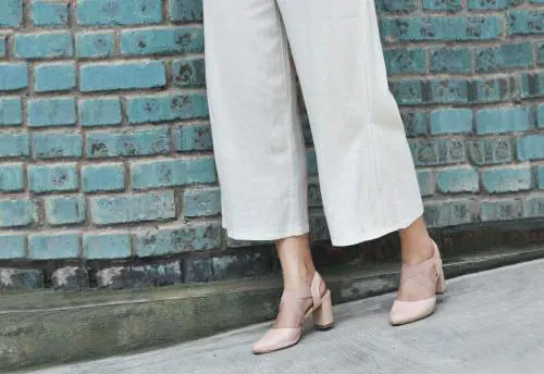 Pantaloni di lino, quali modelli avere a 50 anni e come indossarli