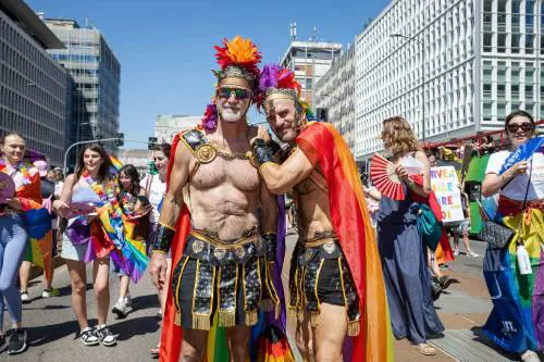 Pride, il sindaco guida la "resistenza arcobaleno"