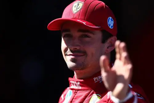 Il nuovo fondo funziona. E la Ferrari è in prima fila con Leclerc