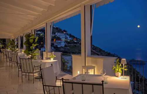 Nel Bluh dipinto di Bluh di Bartolini e Russo