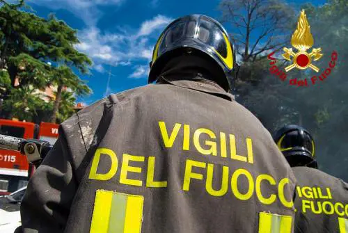 Incendio a Grosseto, fermata linea ferroviaria Tirrenica. Evacuato un hotel